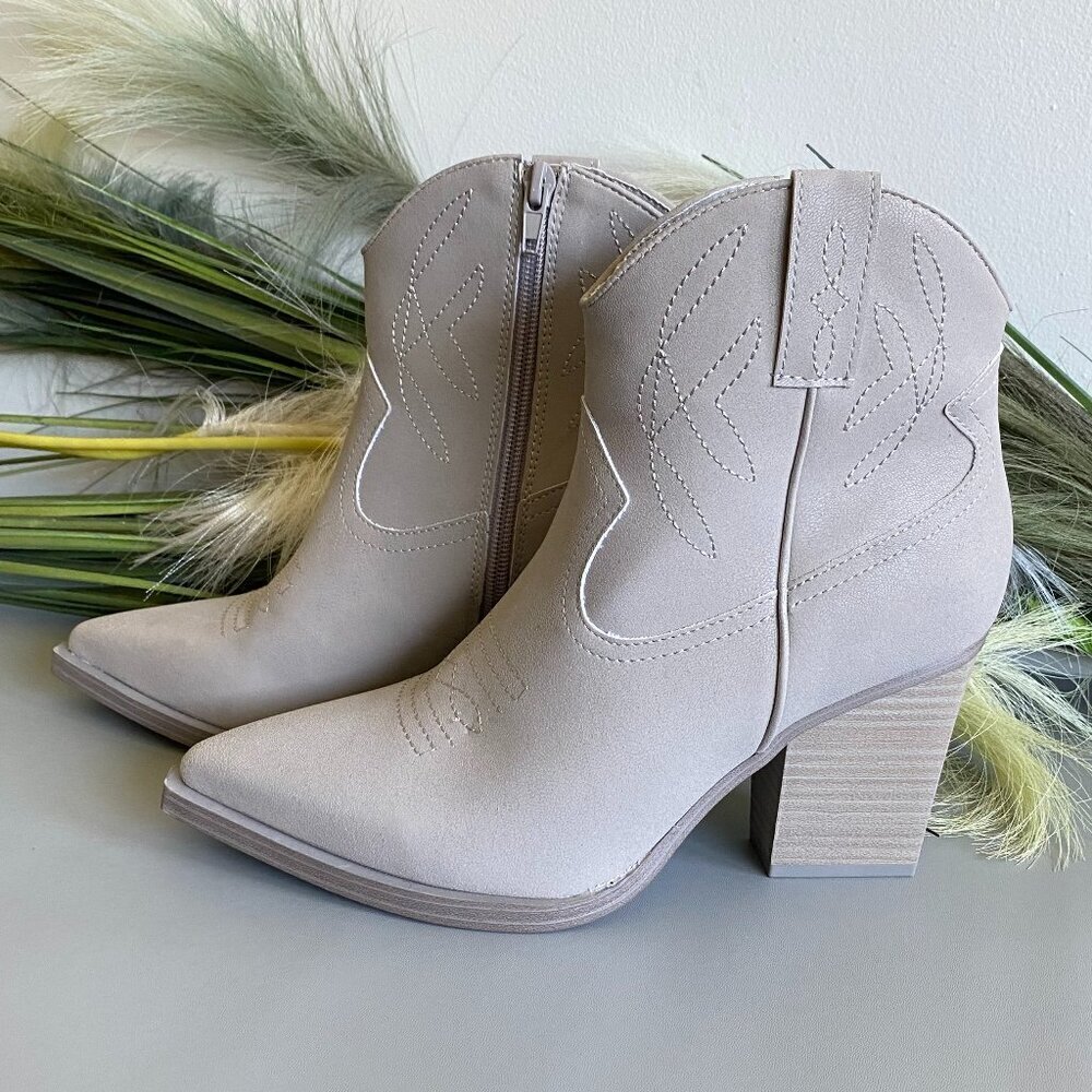 MIA Sawyer Dove Gray Western Ankle Boots Sz 7.5 NWOT​​​